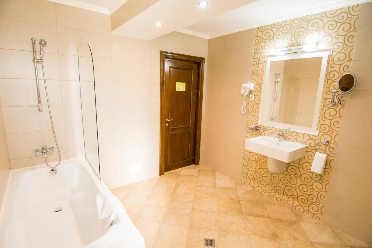 Hotel Balada Suceava Exterior foto