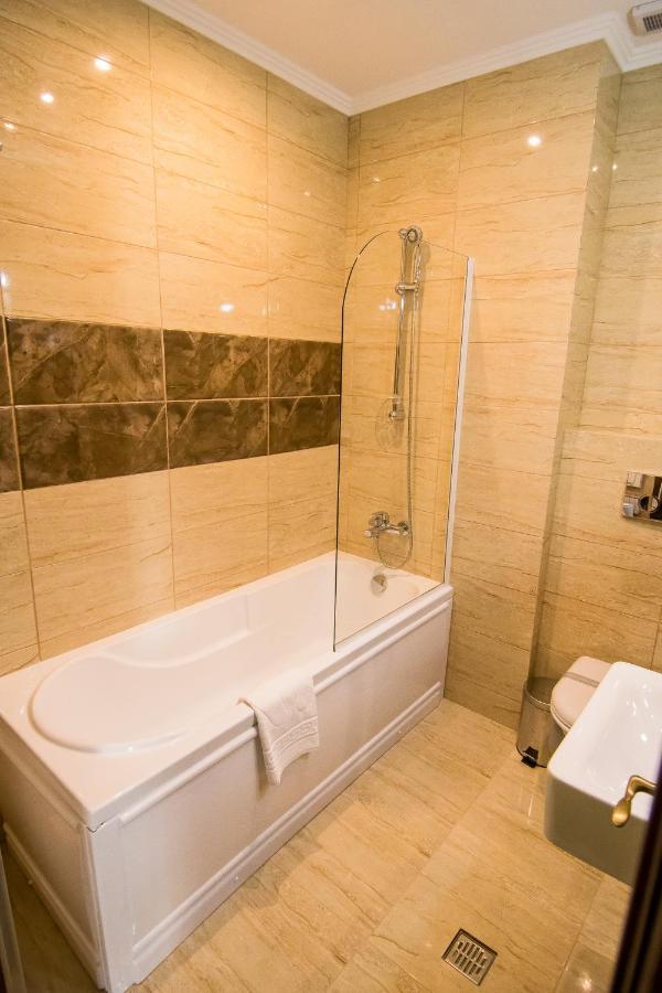 Hotel Balada Suceava Exterior foto